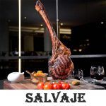 Carne de vaca en estado salvaje y natural.