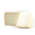Medio queso de cabra curado EL Gazul.