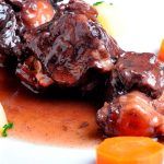 Rabo de toro guisado al tinto.
