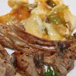 Chuletitas de cordero lechal asadas.